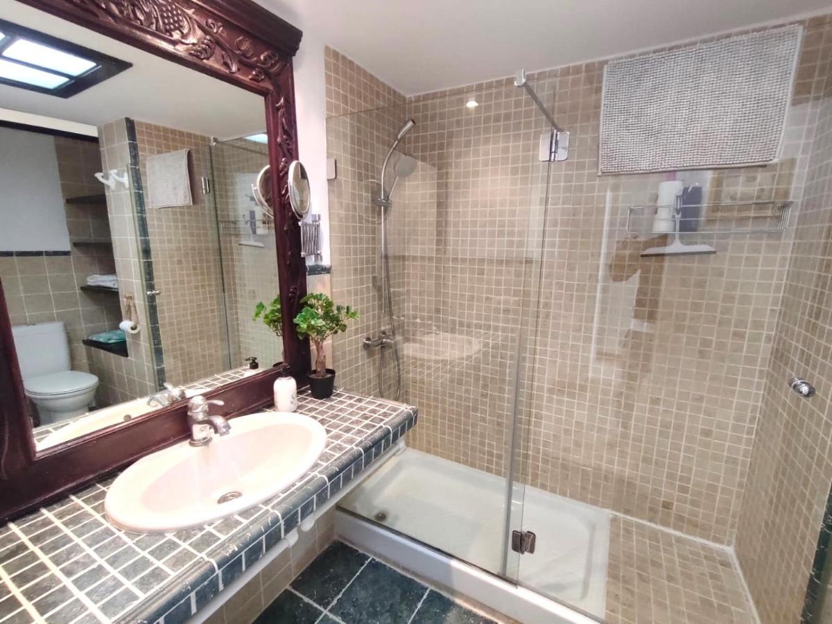 Very Lightful Apartment. Incredible Sea Views. Big Terrace, Swimming Pool. Ac. Very Close To Alicante City Center. Exteriör bild